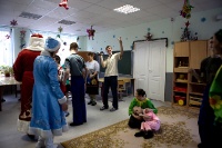 Леша в восторге от комплимента его тапочкам :)) IMG_0384_2.jpg